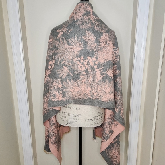 Tropical print reversible blanket scarf - Picture 6 of 8